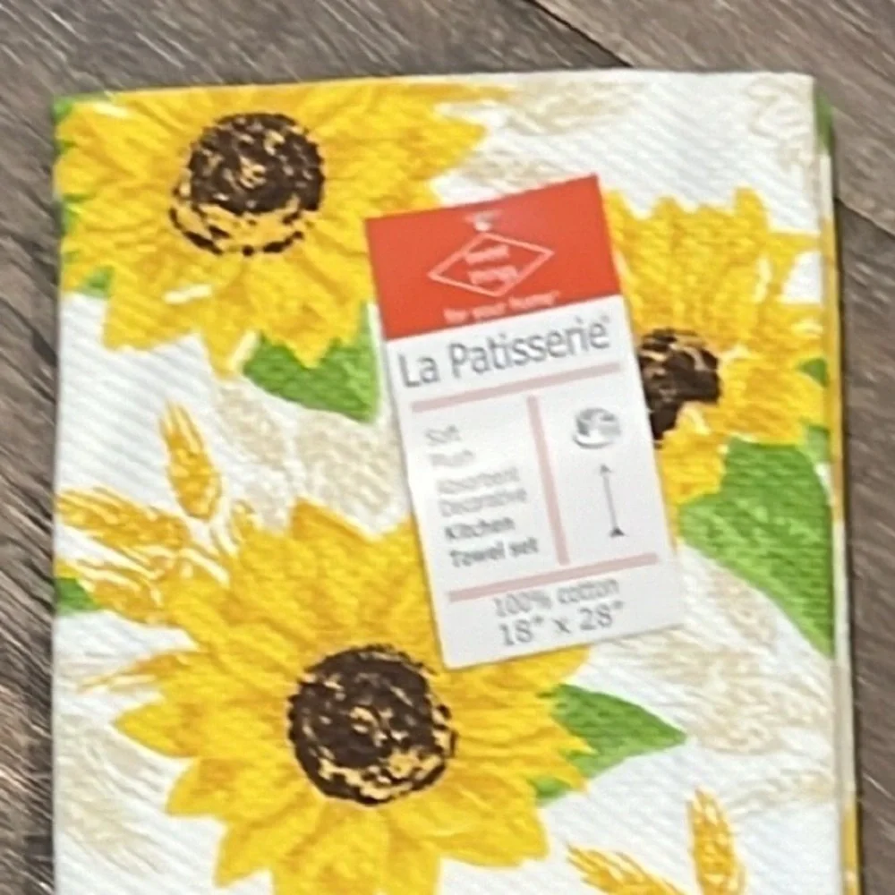 La Patisserie - 4/$98 - ‘Love/Sunflower’ 100% cotton dish towels (2). NWT Firm!